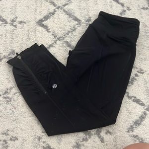 Lululemon crop leggings 🧺